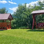 на пагорбі *