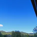 Εξοχικό σπίτι на пагорбі *