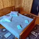 на пагорбі *