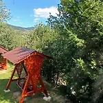 Εξοχικό σπίτι на пагорбі