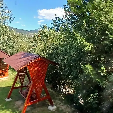 Летний дом на пагорбі