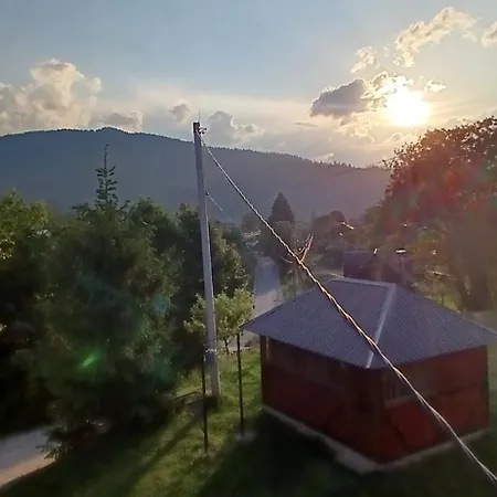 на пагорбі *