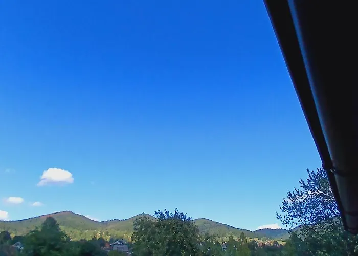 Gospodarstwo wiejskie на пагорбі *