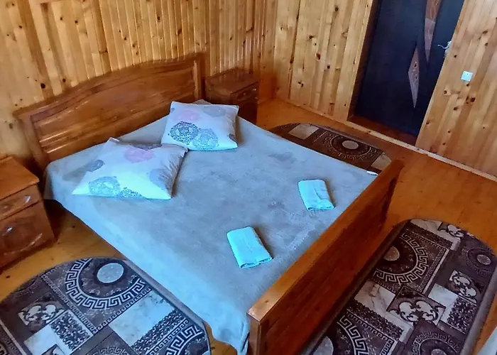 на пагорбі *