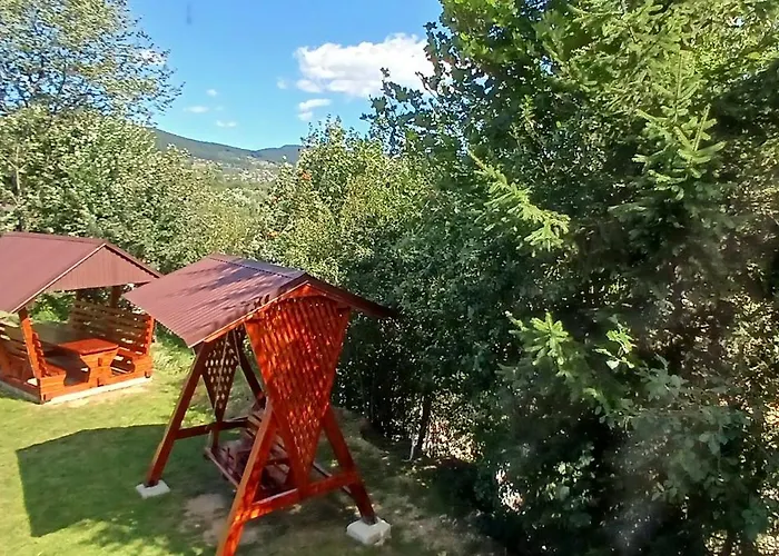 Gospodarstwo wiejskie на пагорбі
