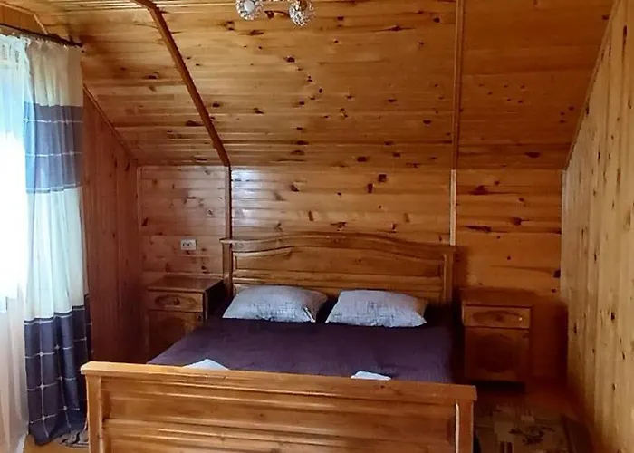 на пагорбі Gospodarstwo wiejskie *