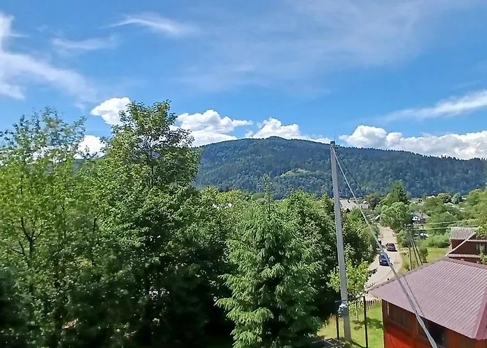 на пагорбі Gospodarstwo wiejskie *