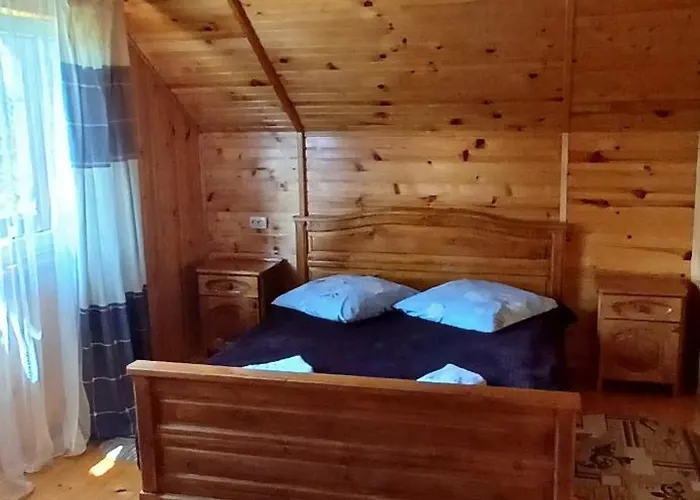 Gospodarstwo wiejskie на пагорбі
